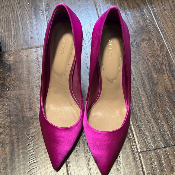 Fuschia satin heel